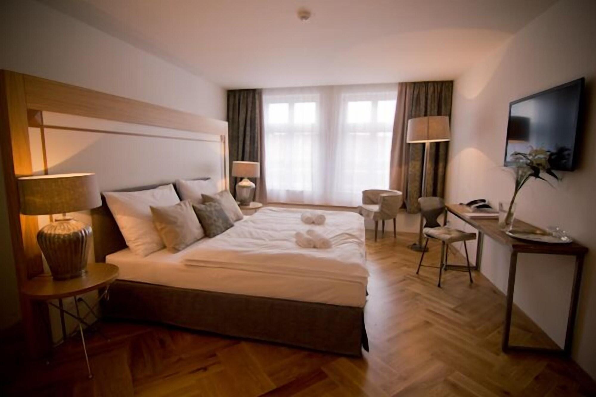 Jungmann Hotel Прага Екстериор снимка