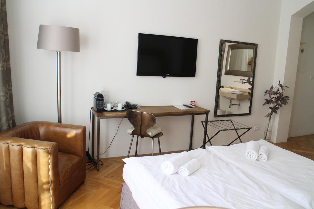 Jungmann Hotel Прага Екстериор снимка