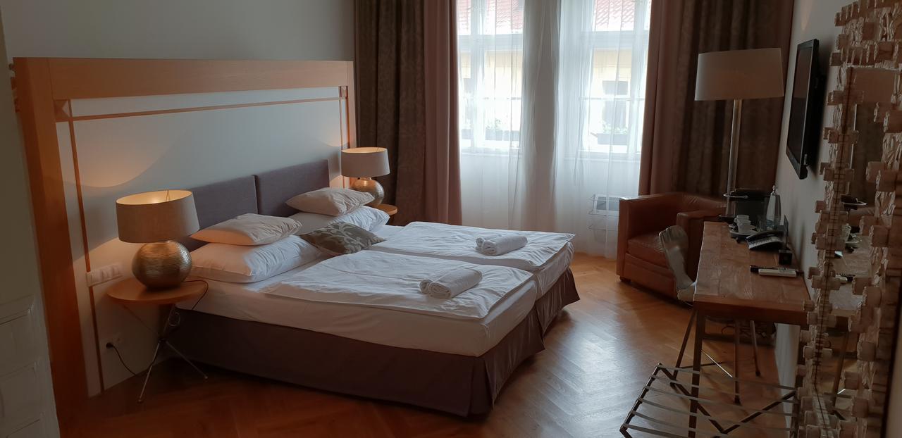 Jungmann Hotel Прага Екстериор снимка