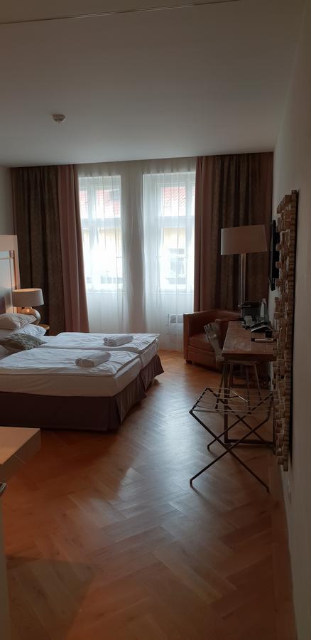 Jungmann Hotel Прага Екстериор снимка
